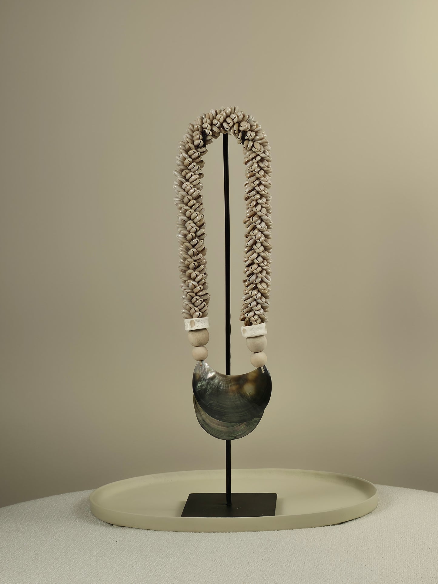 Schelpen Ketting op Standaard - June