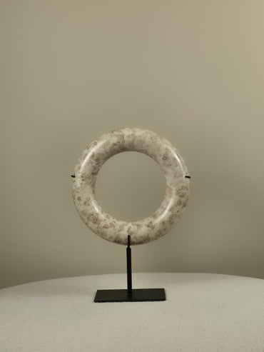 Marmeren Donut op Standaard - Mosi