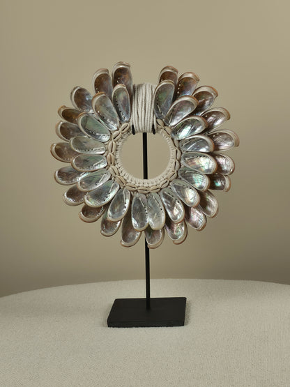 Schelpen Kraag op Standaard - Papua