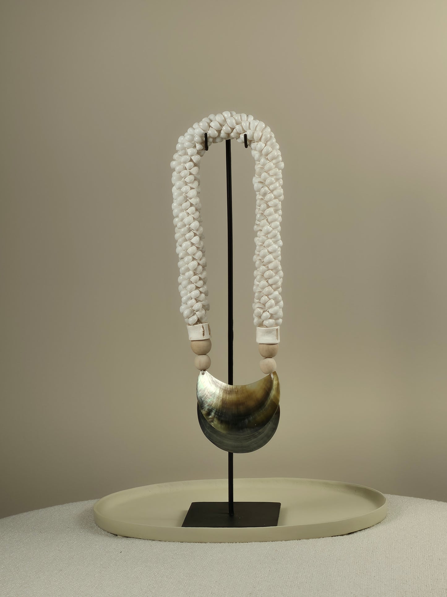 Schelpen Ketting op Standaard - May