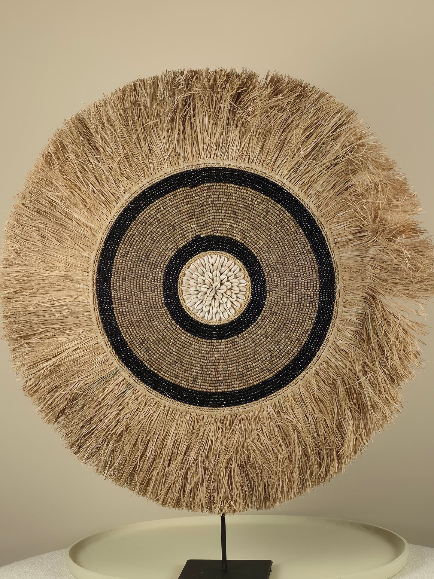 Raffia-en Kralen Decoratie op Standaard - Vera
