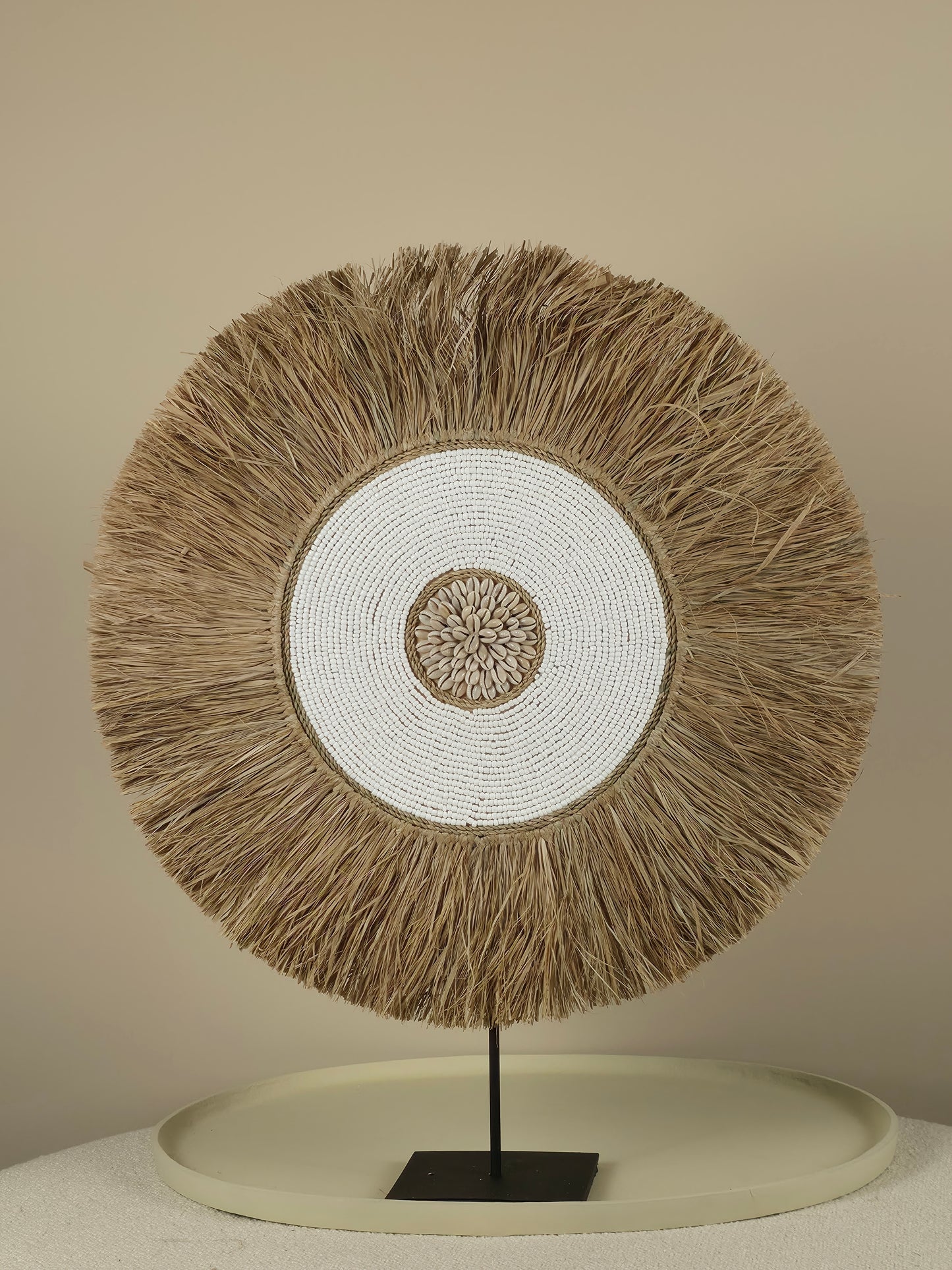 Raffia-en Kralen Decoratie op Standaard - Suze